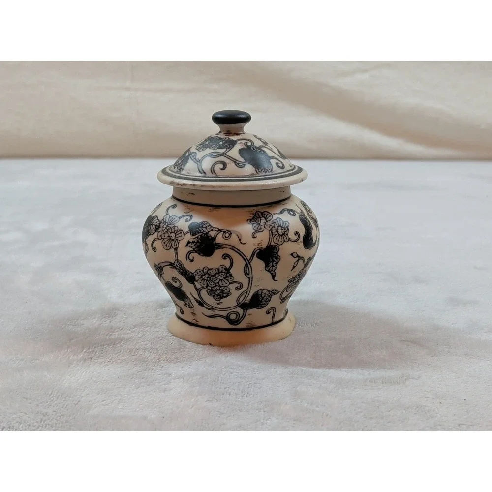 Lyon Home Gallery Small Ceramic Ginger Jar Black Ivory Floral‎ Chinoiserie Lid